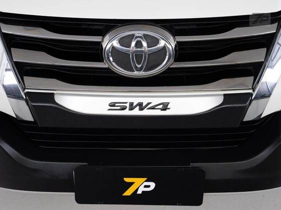 TOYOTA HILUX SW4 2.8 SRX DIAMOND 4X4 7 LUGARES 16V TURBO INTERCOOLER DIESEL 4P AUTOMÁTICO TOYOTA HILUX SW4 2.8 SRX DIAMOND 4X4 7 LUGARES 16V TURBO INTERCOOLER DIESEL 4P AUTOMÁTICO